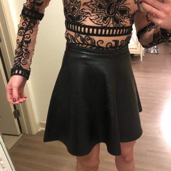 Black leather American Apparel mini skirt - Picture 4 of 8